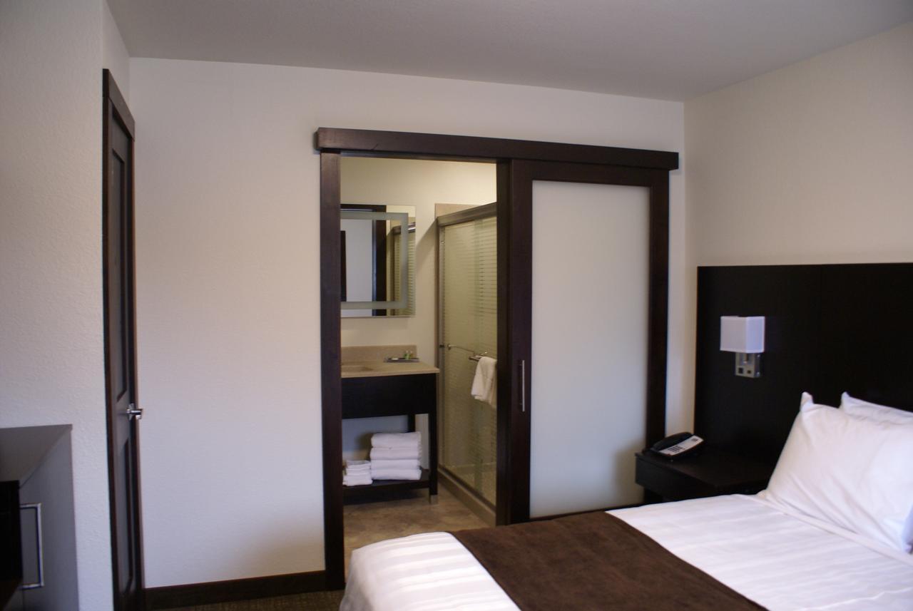 Boarders Inn & Suites By Cobblestone Hotels - Syracuse エクステリア 写真