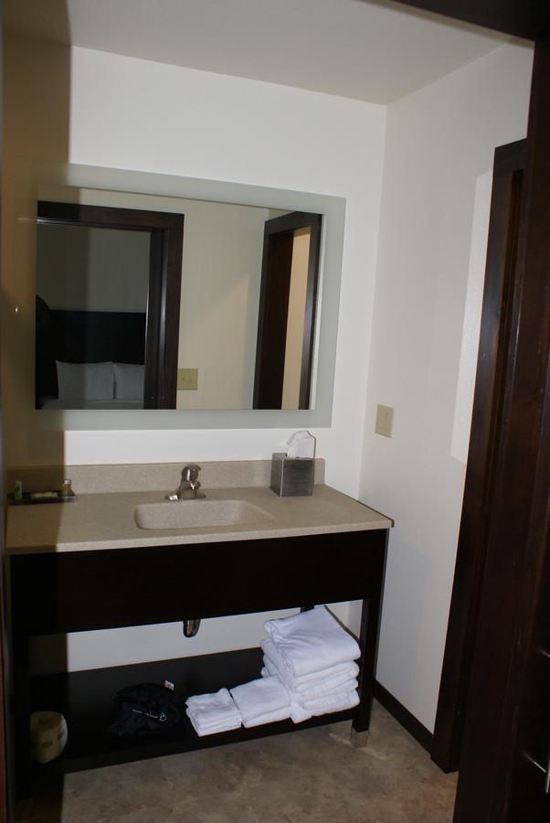 Boarders Inn & Suites By Cobblestone Hotels - Syracuse エクステリア 写真