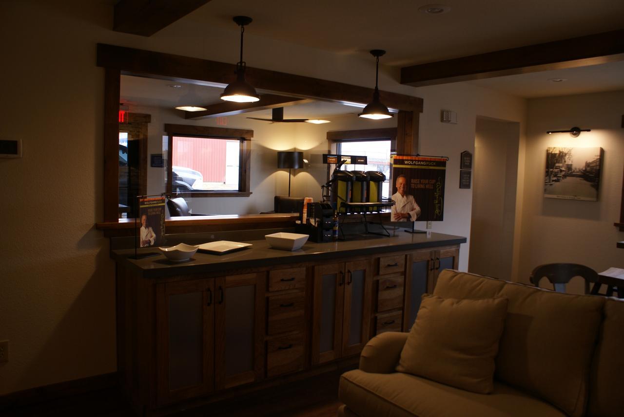 Boarders Inn & Suites By Cobblestone Hotels - Syracuse エクステリア 写真