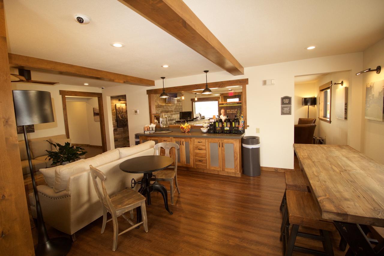 Boarders Inn & Suites By Cobblestone Hotels - Syracuse エクステリア 写真