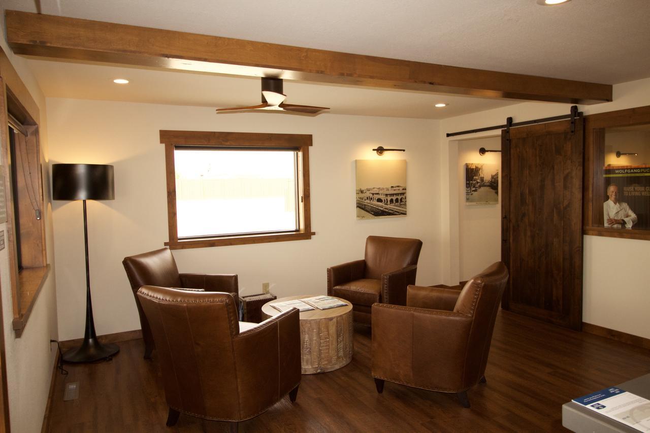 Boarders Inn & Suites By Cobblestone Hotels - Syracuse エクステリア 写真