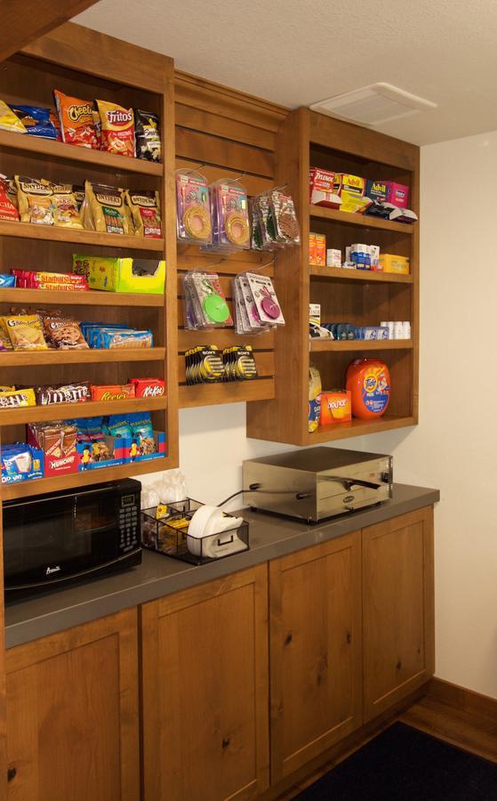 Boarders Inn & Suites By Cobblestone Hotels - Syracuse エクステリア 写真