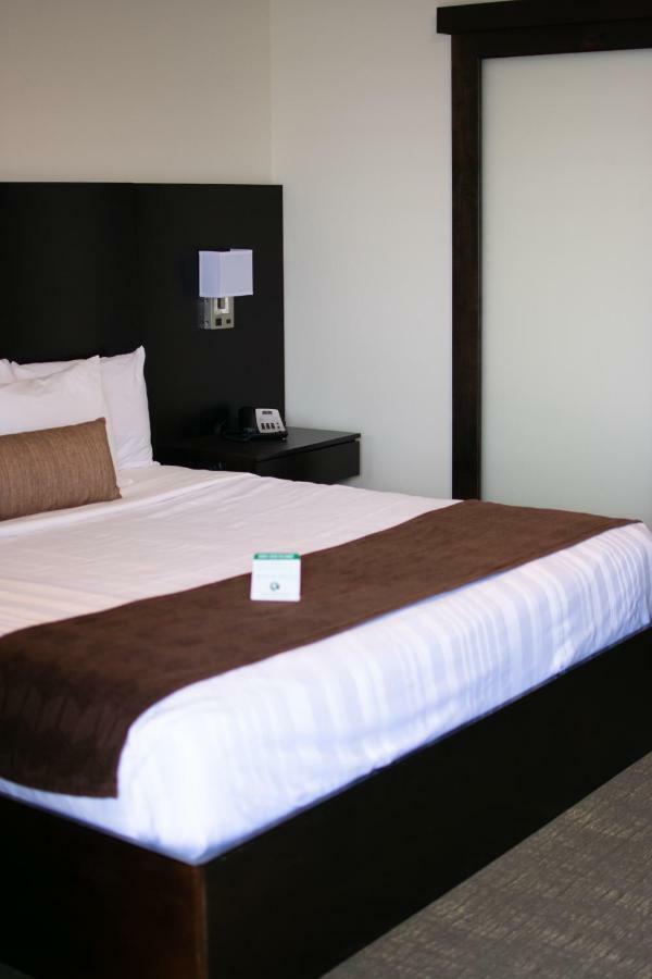 Boarders Inn & Suites By Cobblestone Hotels - Syracuse エクステリア 写真
