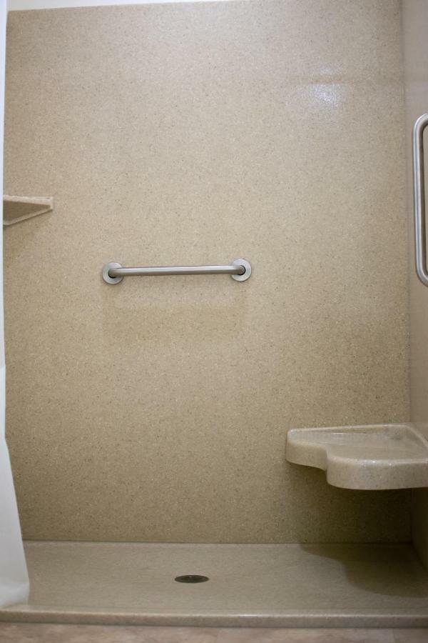 Boarders Inn & Suites By Cobblestone Hotels - Syracuse エクステリア 写真