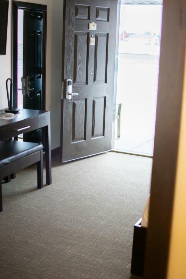 Boarders Inn & Suites By Cobblestone Hotels - Syracuse エクステリア 写真