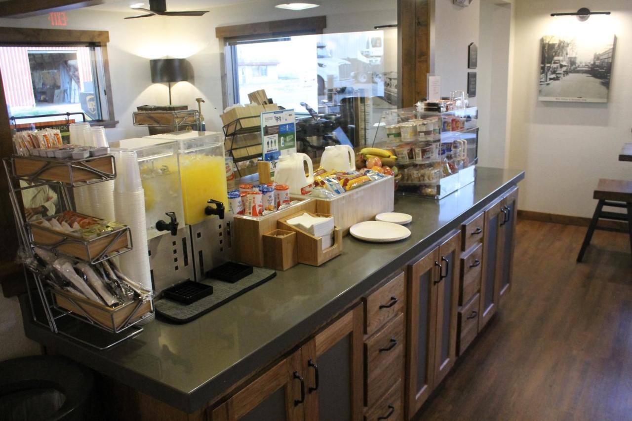 Boarders Inn & Suites By Cobblestone Hotels - Syracuse エクステリア 写真