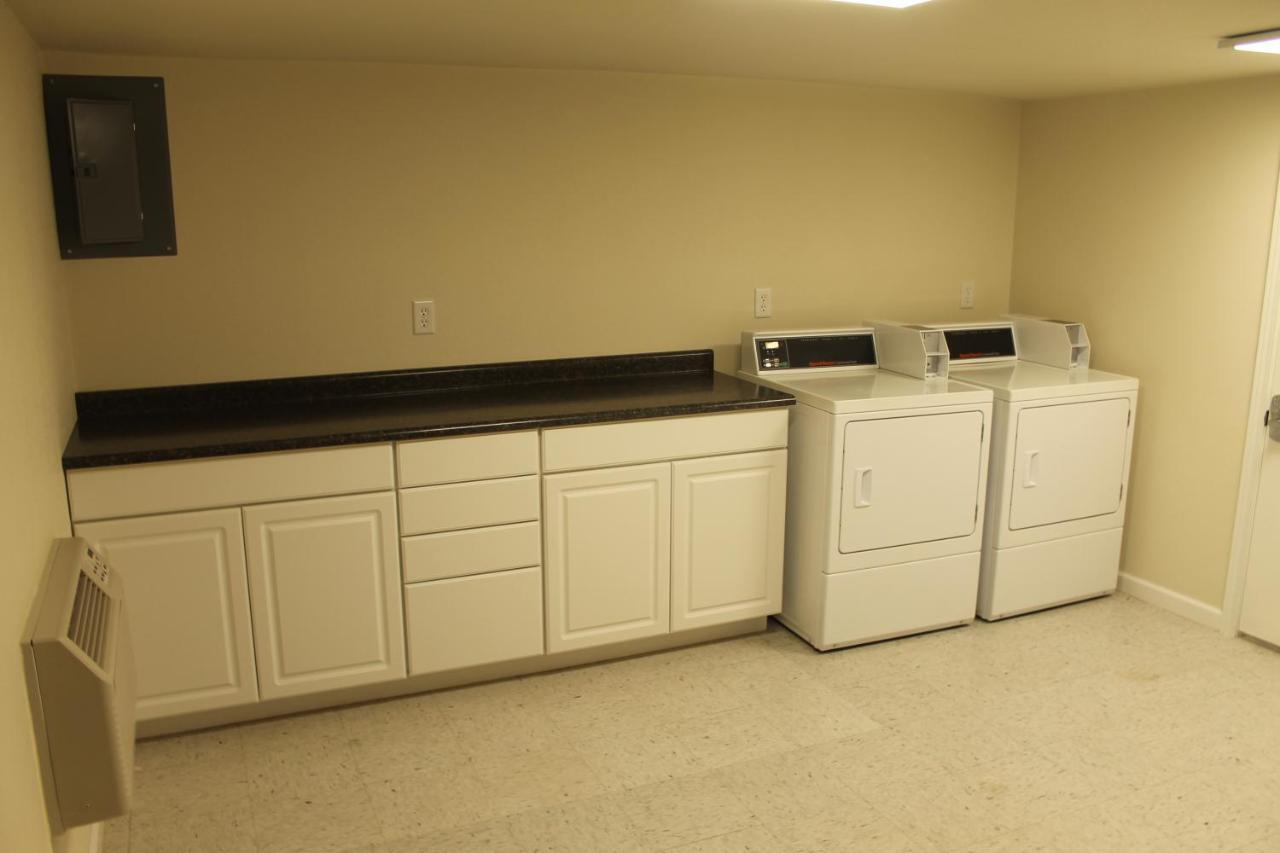 Boarders Inn & Suites By Cobblestone Hotels - Syracuse エクステリア 写真